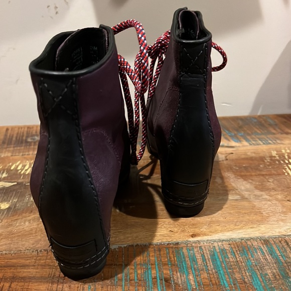 Sorel 1964 Wedge in Purple Dahlia. EUC - Picture 5 of 5